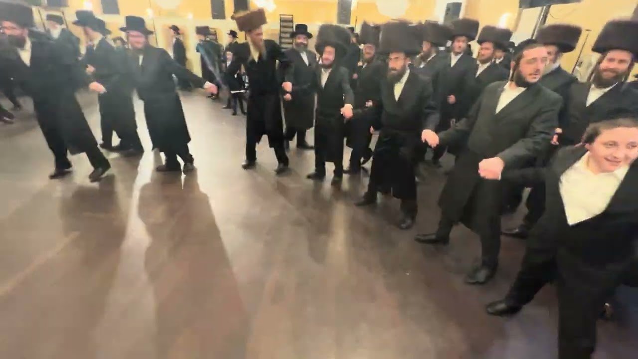 Yossi  shtendig on keys & shmaya fisher hit second dance
