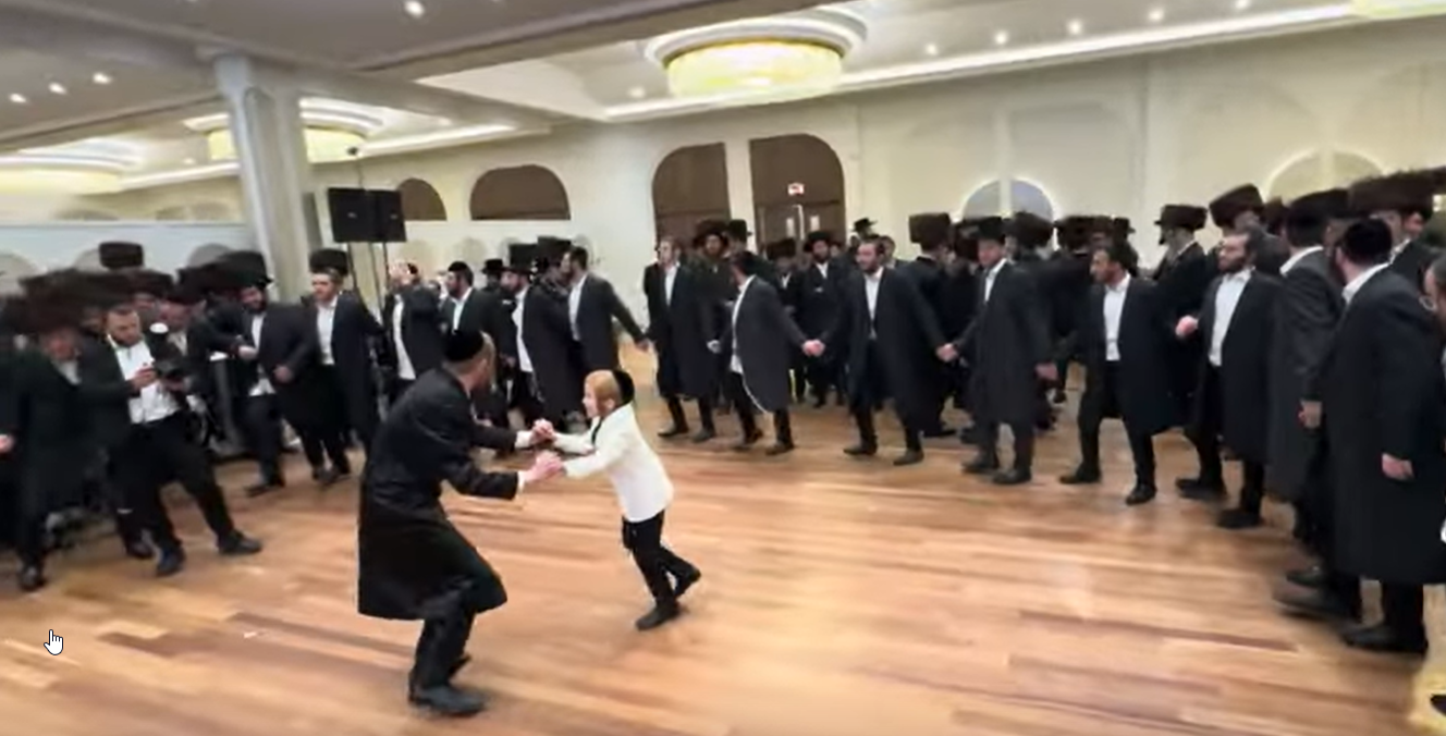 Avromi Berko on keys & Shea Berko ￼Hit @ Yisroel & Second Dance