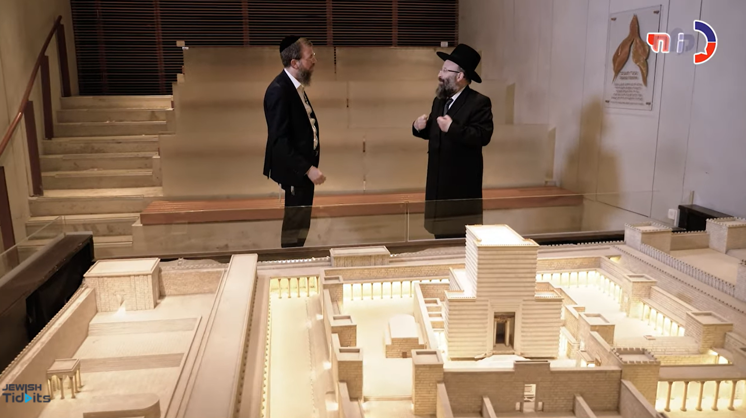"אלה האבנים שראו את היהודים שעלו לרגל לבית המקדש" - הרב שמואל רבינוביץ בשיחה אישית ממסתרי בית המקדש
