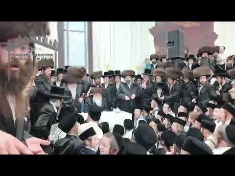 4th Night Chol Hamoed Sukkos with the Machnivka Rebbe