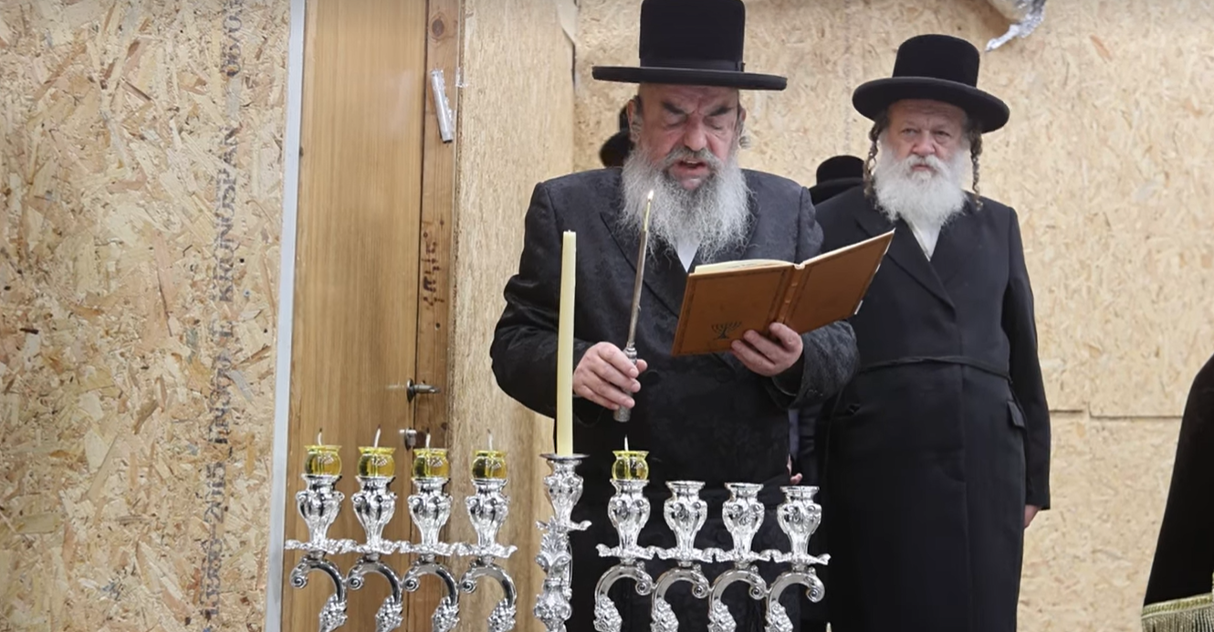 הדלקת נר חמישי בחסידות לעלוב חנוכה תשפה