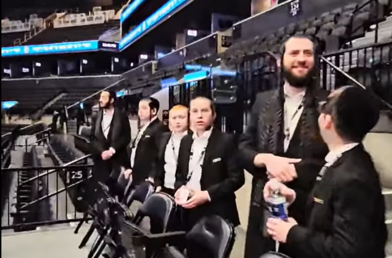 כ״א כסלו Event at Barclays Center With Yiddish Nachas – Part 1