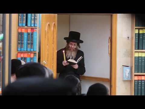 חנוכה ביי אב”ד אמונת ישראל | Chanukah in Emunas Yisroel