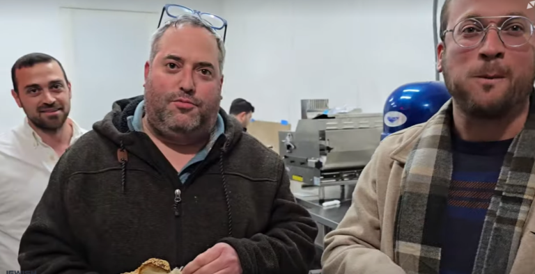 פרישע חאלע’ס ארץ ישראל | New Israeli Challah Bakery Opened in Lakewood