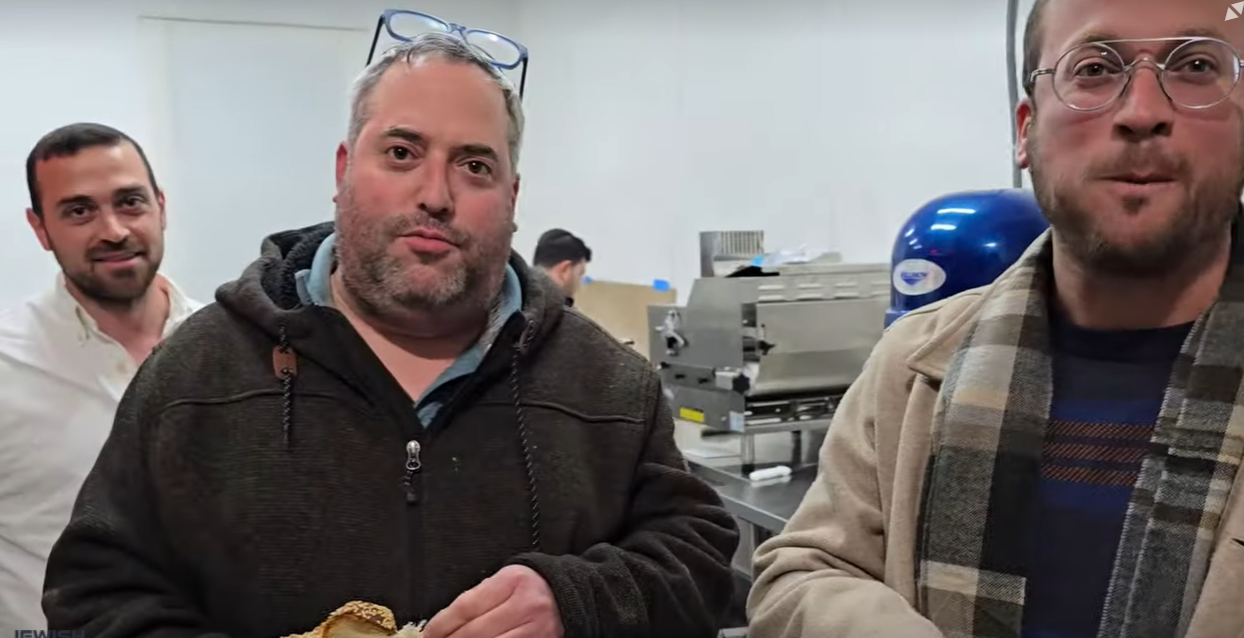 פרישע חאלע'ס ארץ ישראל | New israeli challah Bakery opened in Lakewood