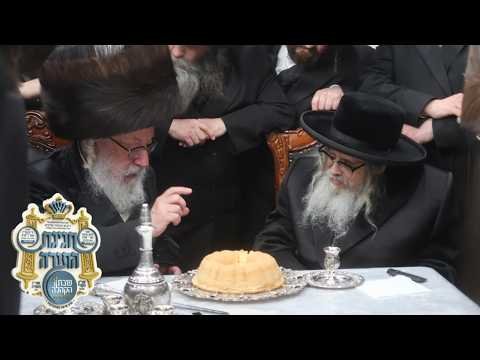 אדמו”רים און רבנים ביים כתיבת האותיות אינעם ספר תורה געשריבן דורך חסידי וויען לכבוד האדמו”ר מוויען