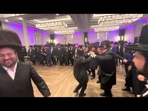 Kalmy Schwartz and Shmiel Hirsh Miller on the Keys – Wedding Dance