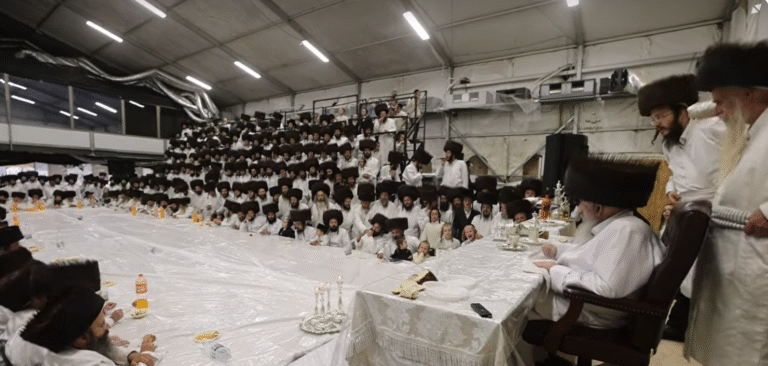 Yhartzeit Tish at Lelov Motzei Yom Kippur