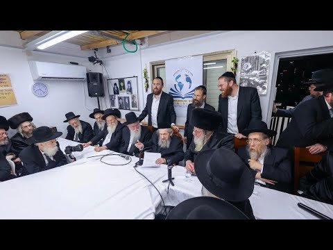 גדולי ראשי הישיבות במעמד ריתחא דאורייתא בסוכת מרן הרב לנדו | Rav Dov Landau – Sukkos 2025