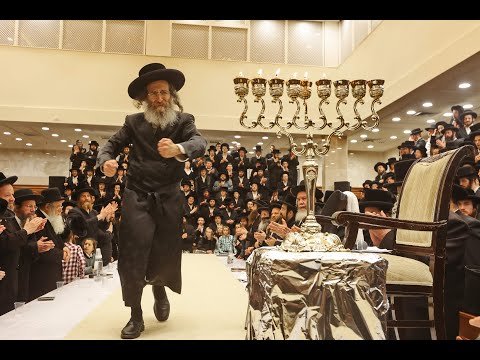 Rav Elimelic Biderman Hadlukes Neiros in Beth Shemesh
