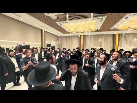 Sruly Singer & Shmaya Fisher Perform at Wedding